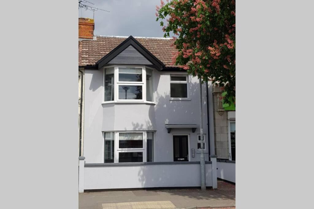 2Nd Floor Comfy Swindon Centre - Loft Studio Διαμέρισμα Εξωτερικό φωτογραφία