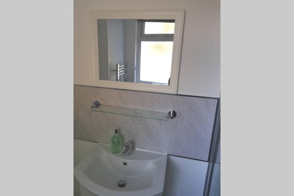 2Nd Floor Comfy Swindon Centre - Loft Studio Διαμέρισμα Εξωτερικό φωτογραφία