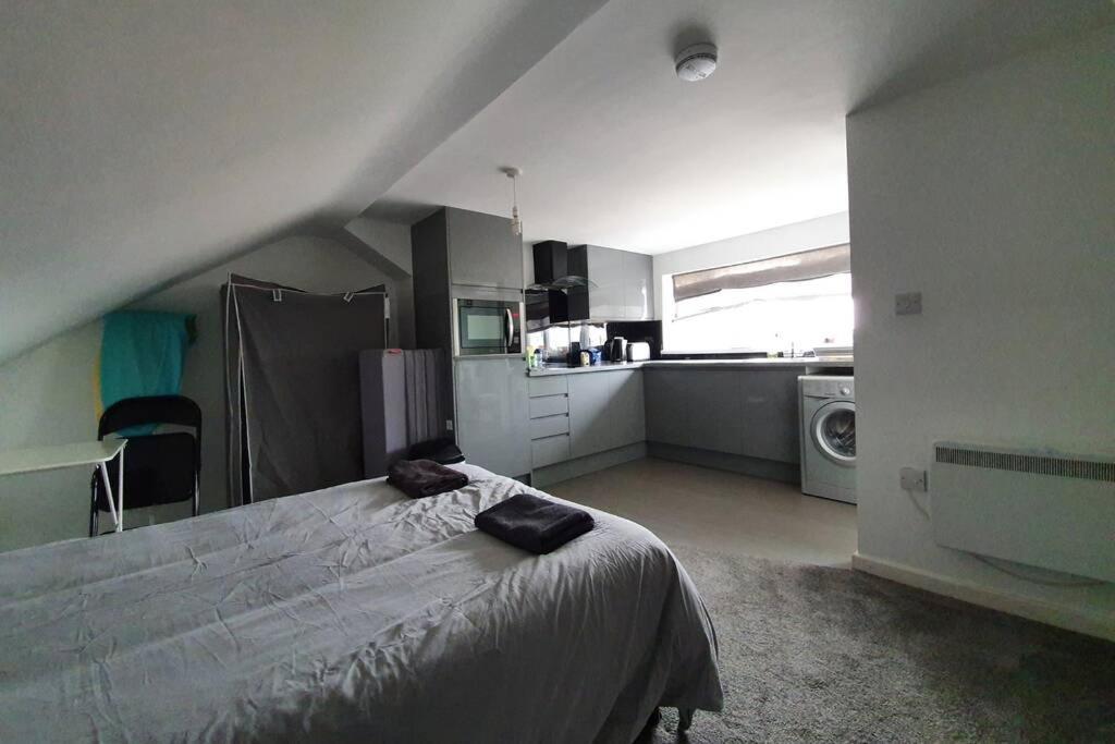 2Nd Floor Comfy Swindon Centre - Loft Studio Διαμέρισμα Εξωτερικό φωτογραφία